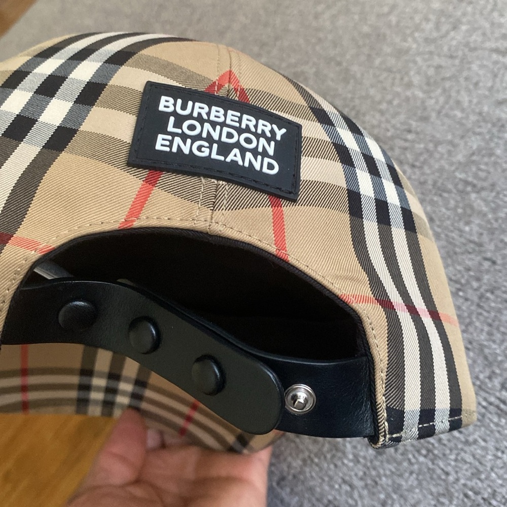 Burberry hat - Picture 3 of 3